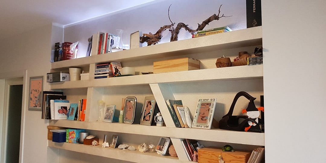 libreria e mensole in cartongesso